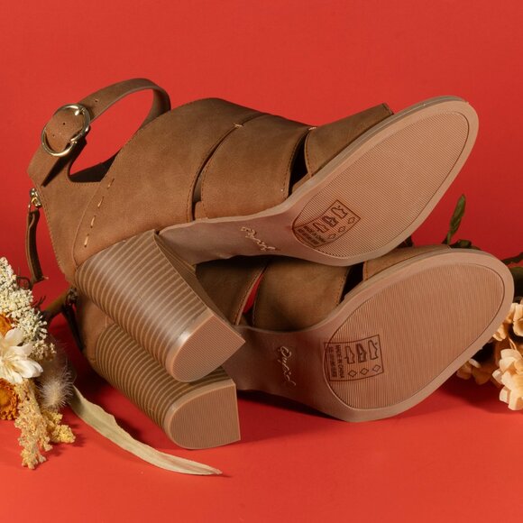 Qupid Ankle Booties Block Heel Peep Toe Side Buckle Color Brown Womens Size 7 - Picture 8 of 12